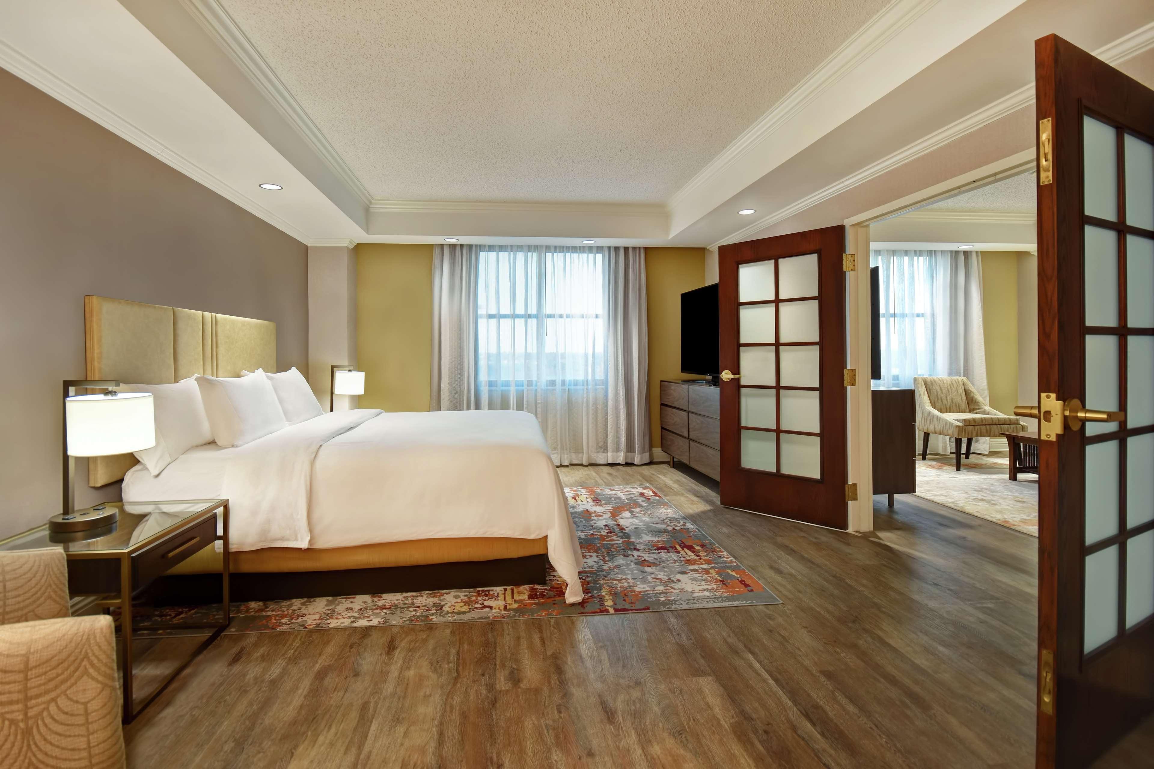 Embassy Suites Литл-Рок Экстерьер фото