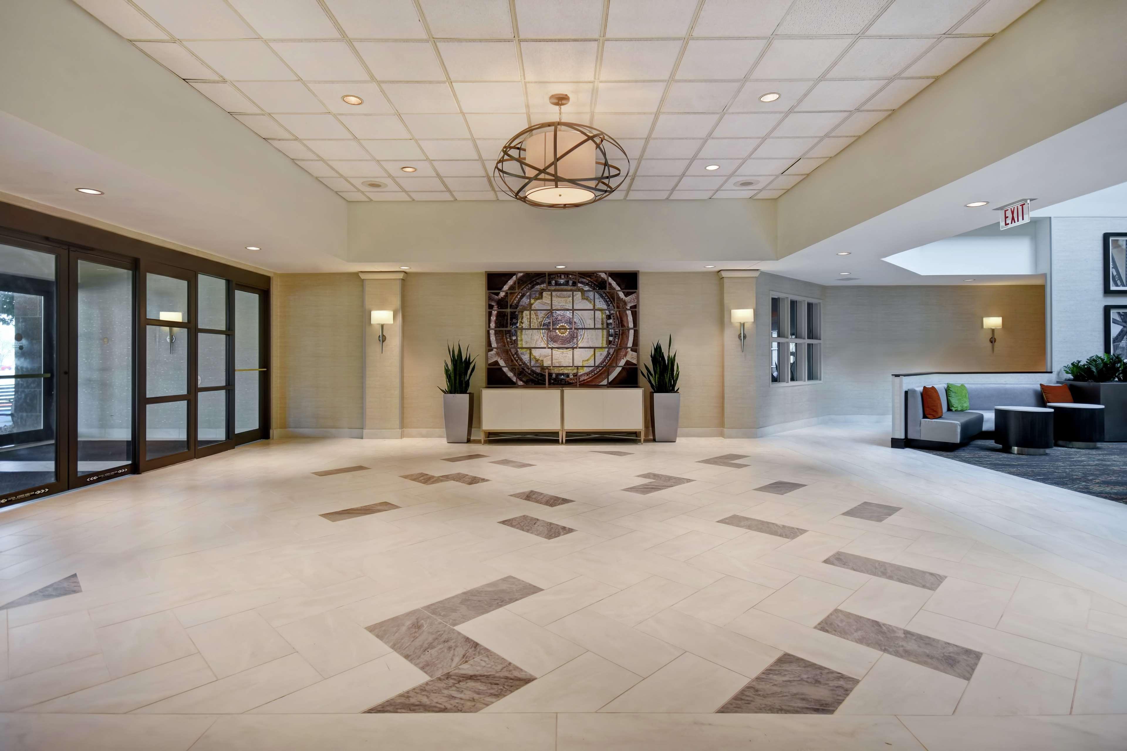 Embassy Suites Литл-Рок Экстерьер фото