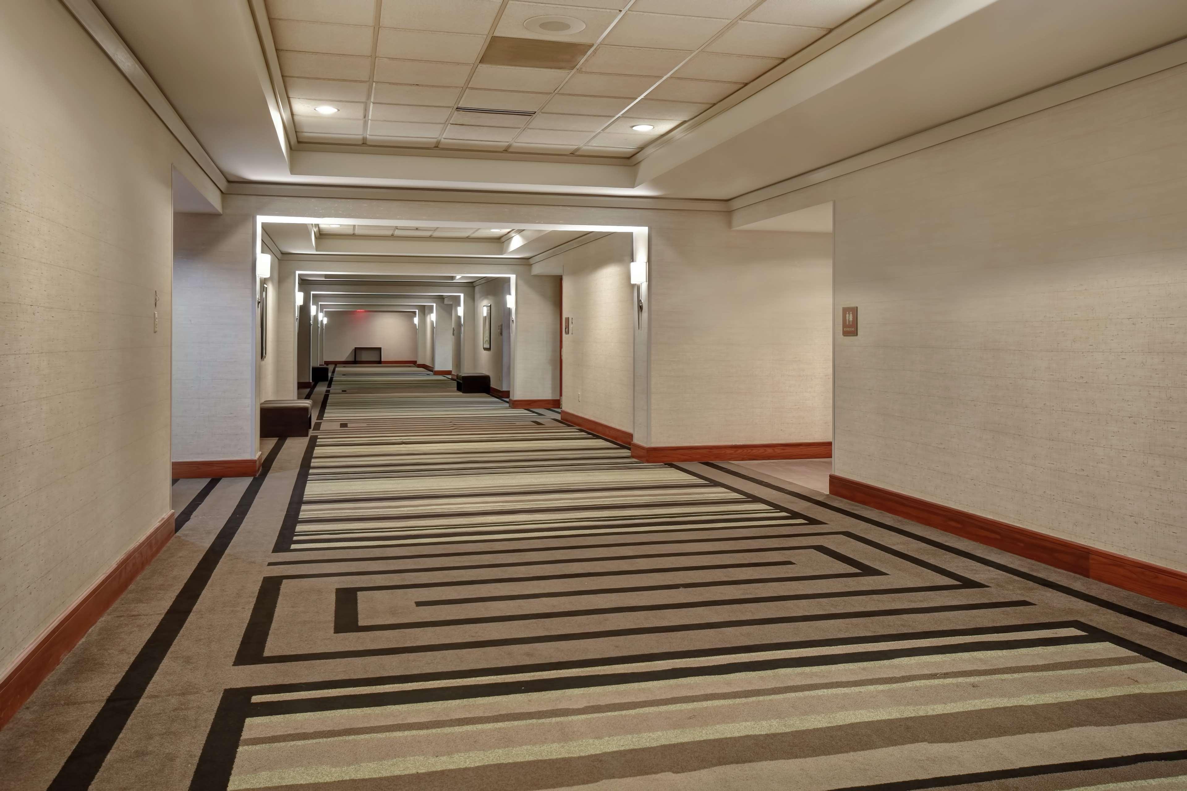 Embassy Suites Литл-Рок Экстерьер фото
